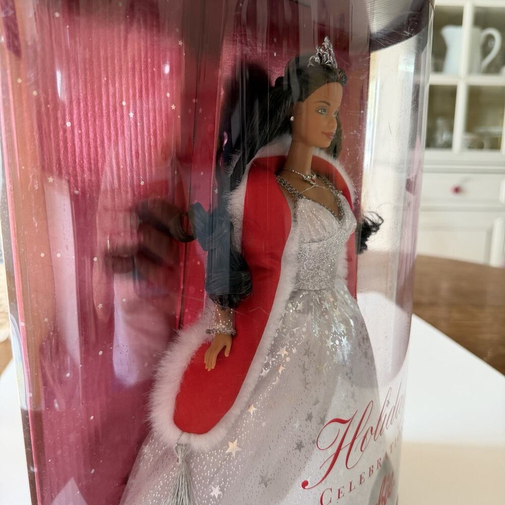 2001 Holiday Celebration Barbie Doll African American Special Edition Hallmark - Picture 3 of 6
